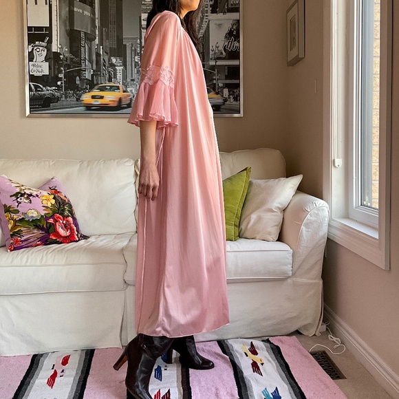 Vintage dusty rose nightgown with lace and bell sleeves - Picture 6 of 16